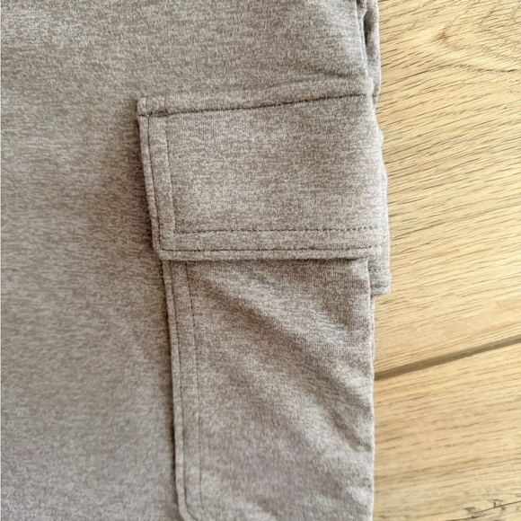 BNWT Vuori Halo Cargo Wideleg Pants (Size Small) - Picture 5 of 8